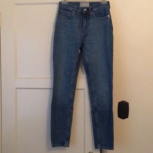Everlane - Light wash skinny jeans - like new.